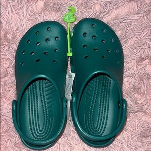 Women’s size 6- Crocs- Green